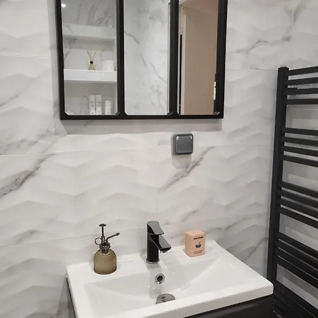 Apartment T2 Neuf Centre Raphael Avec Terrasse Et Parking Gratuit, Kit Linge Et Serviettes Offerts ,pres De La Et Commerces! Saint-Raphael (Var)